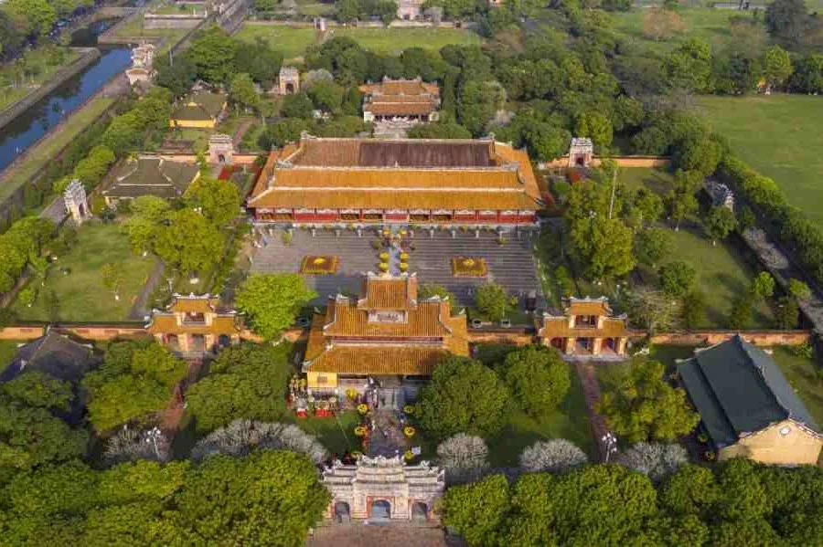 hue-imperial-deluxe-group-tour